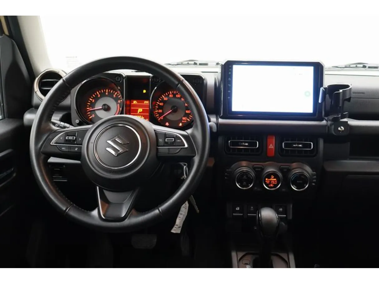 Car image 14