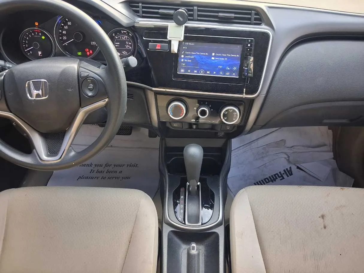 Car image 17