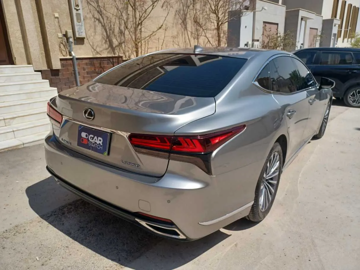 Car image 5