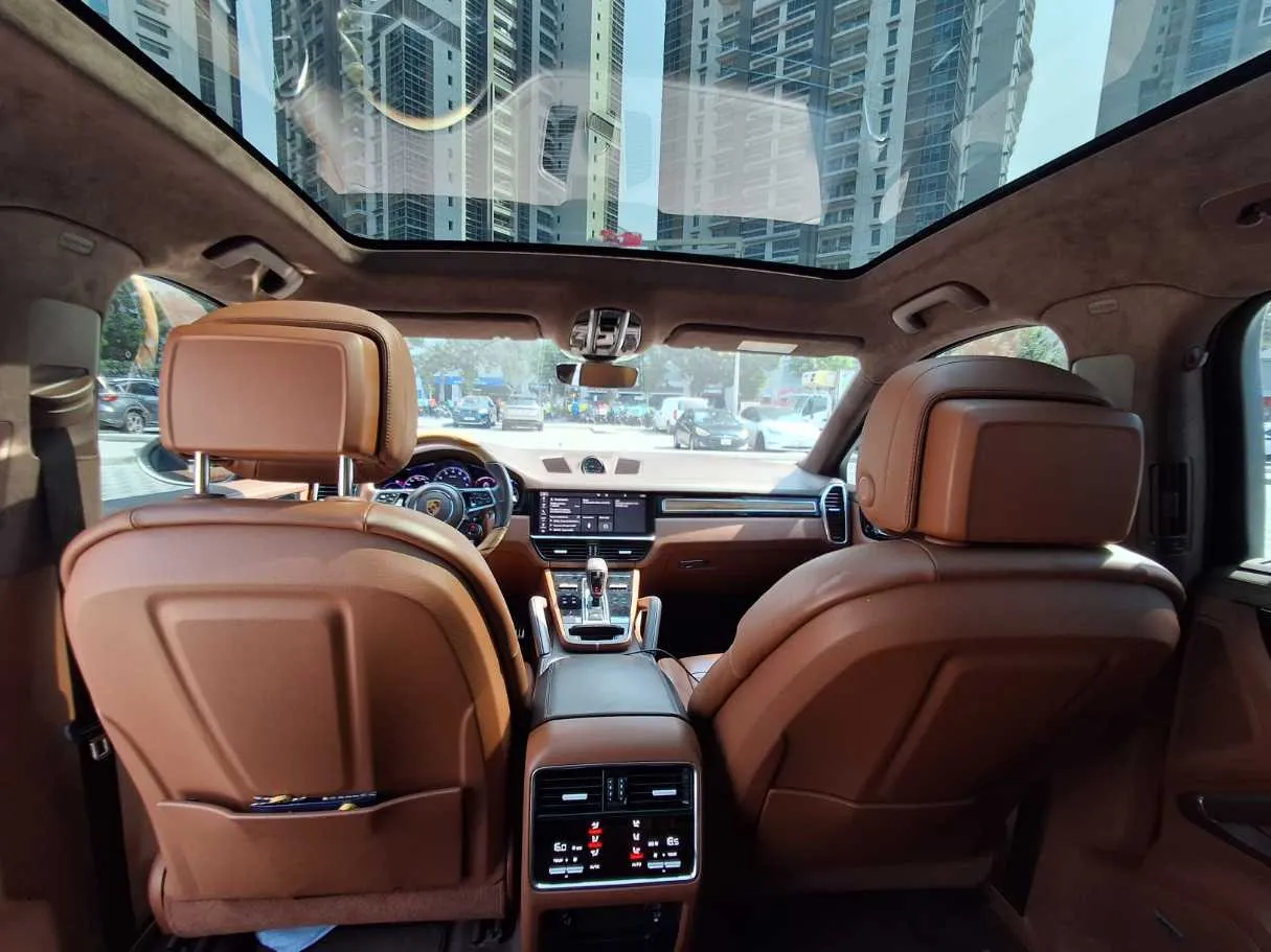 Car image 14