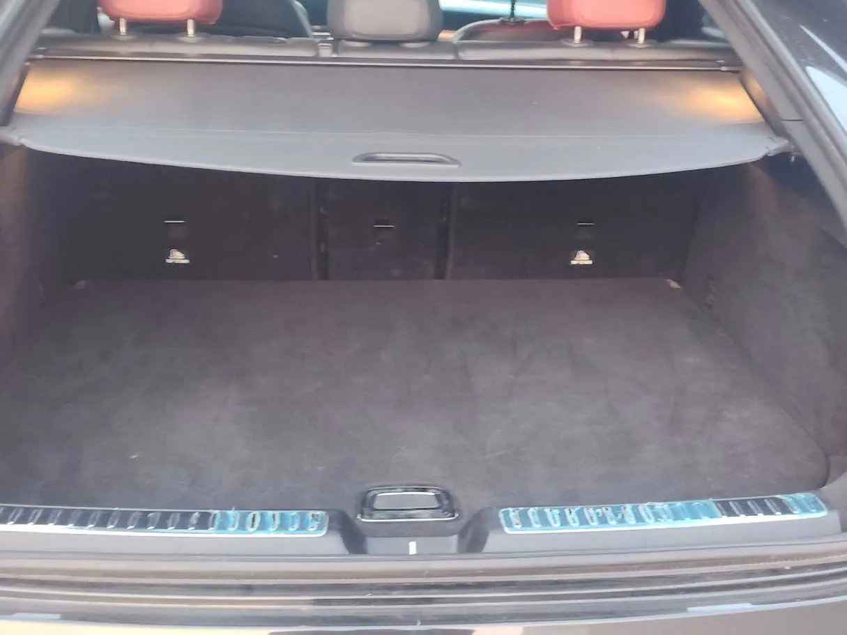Car image 25
