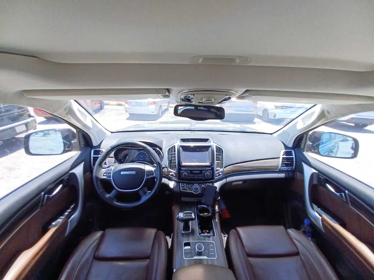 Car image 14