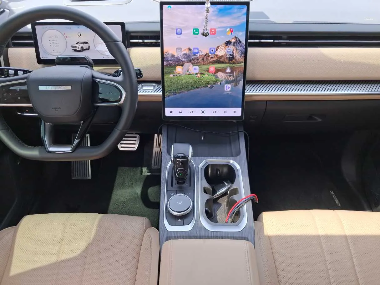 Car image 16