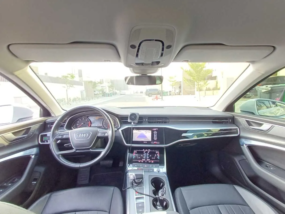 Car image 14