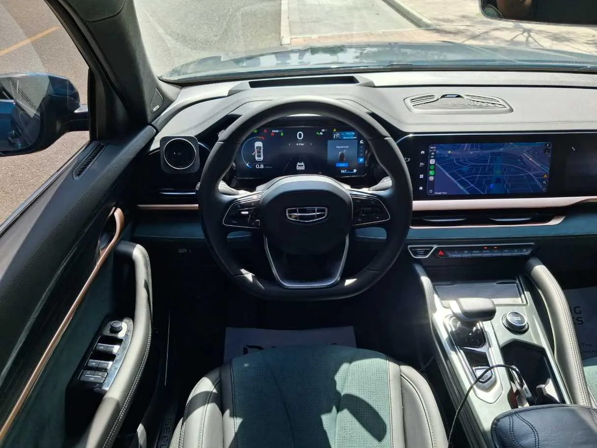 Car image 14