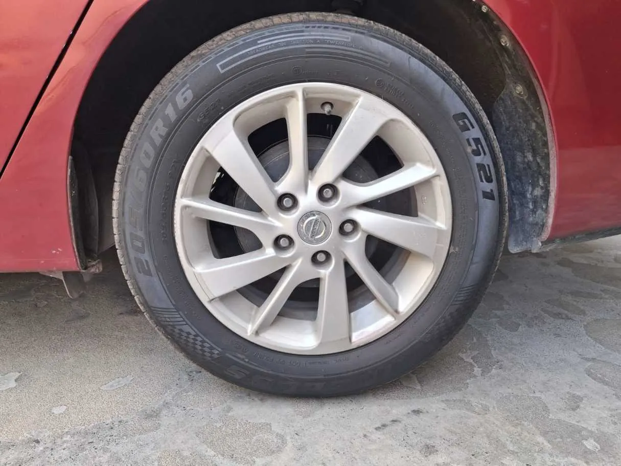Car image 7