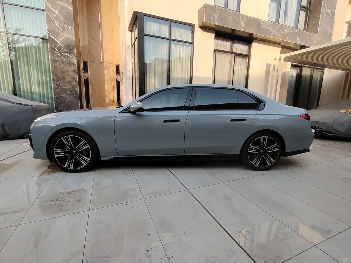 Car image 8