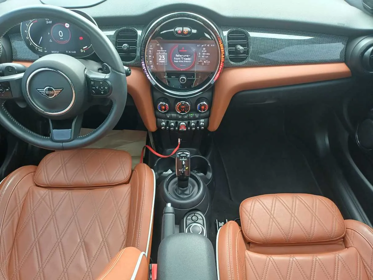 Car image 15