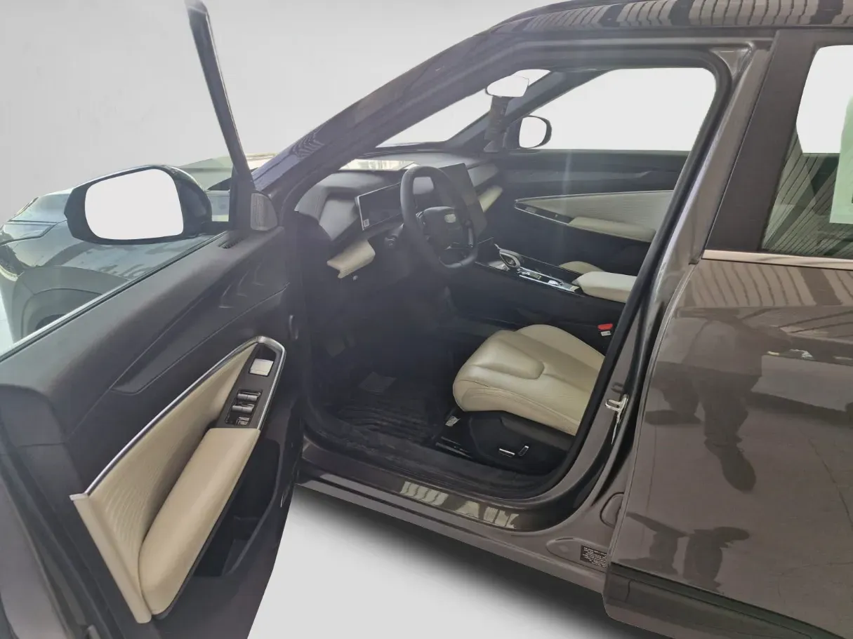Car image 5