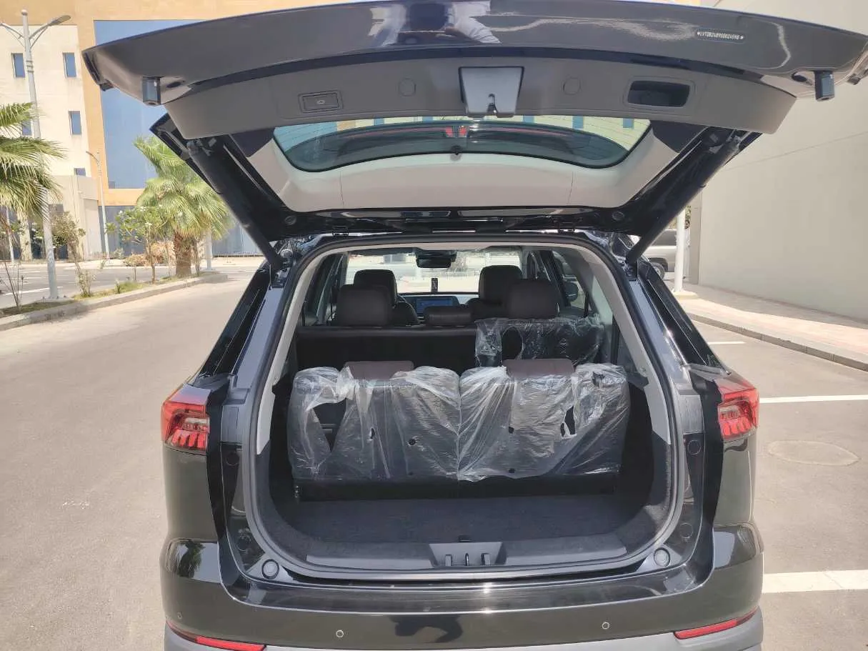 Car image 25