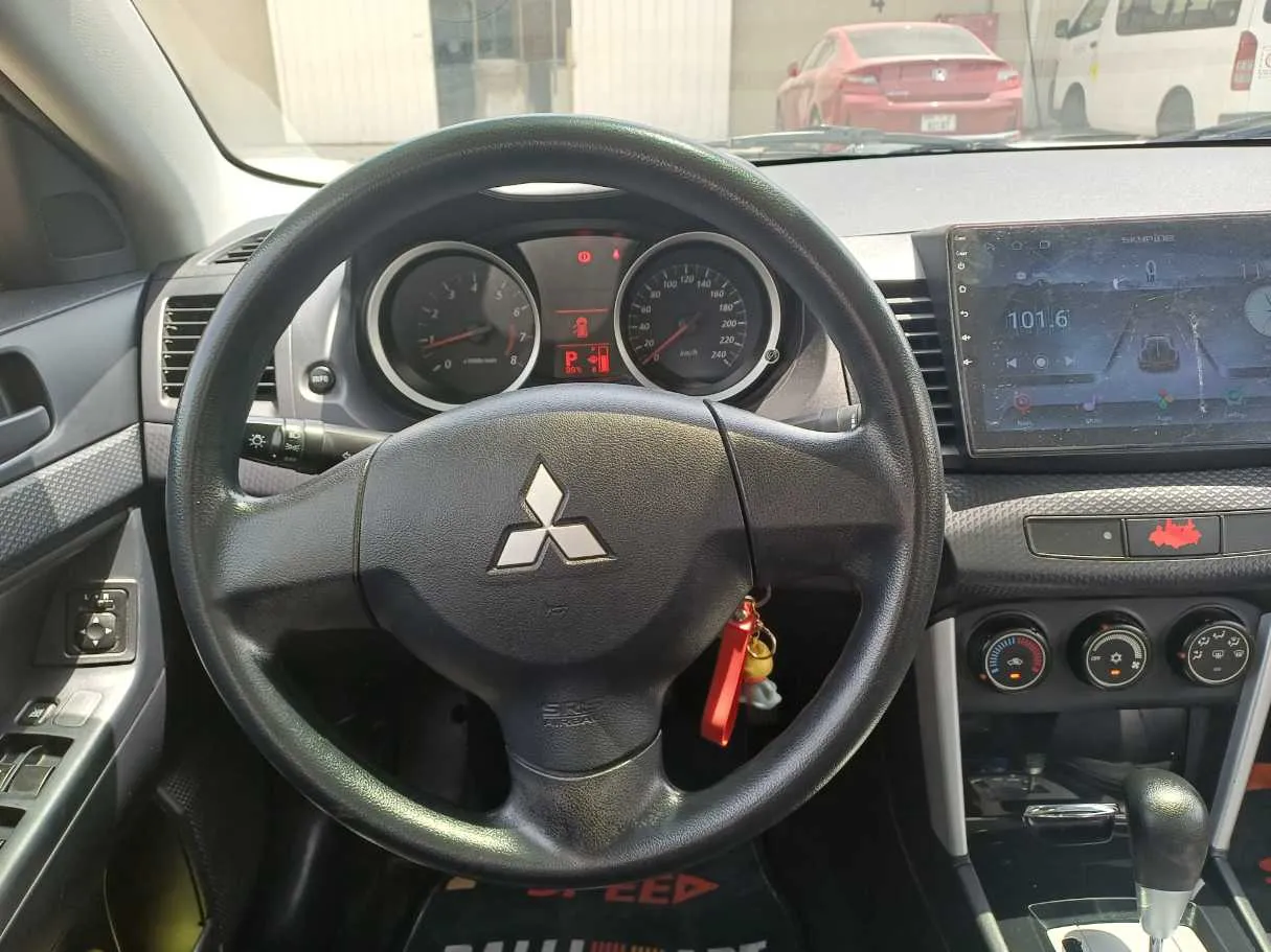 Car image 17