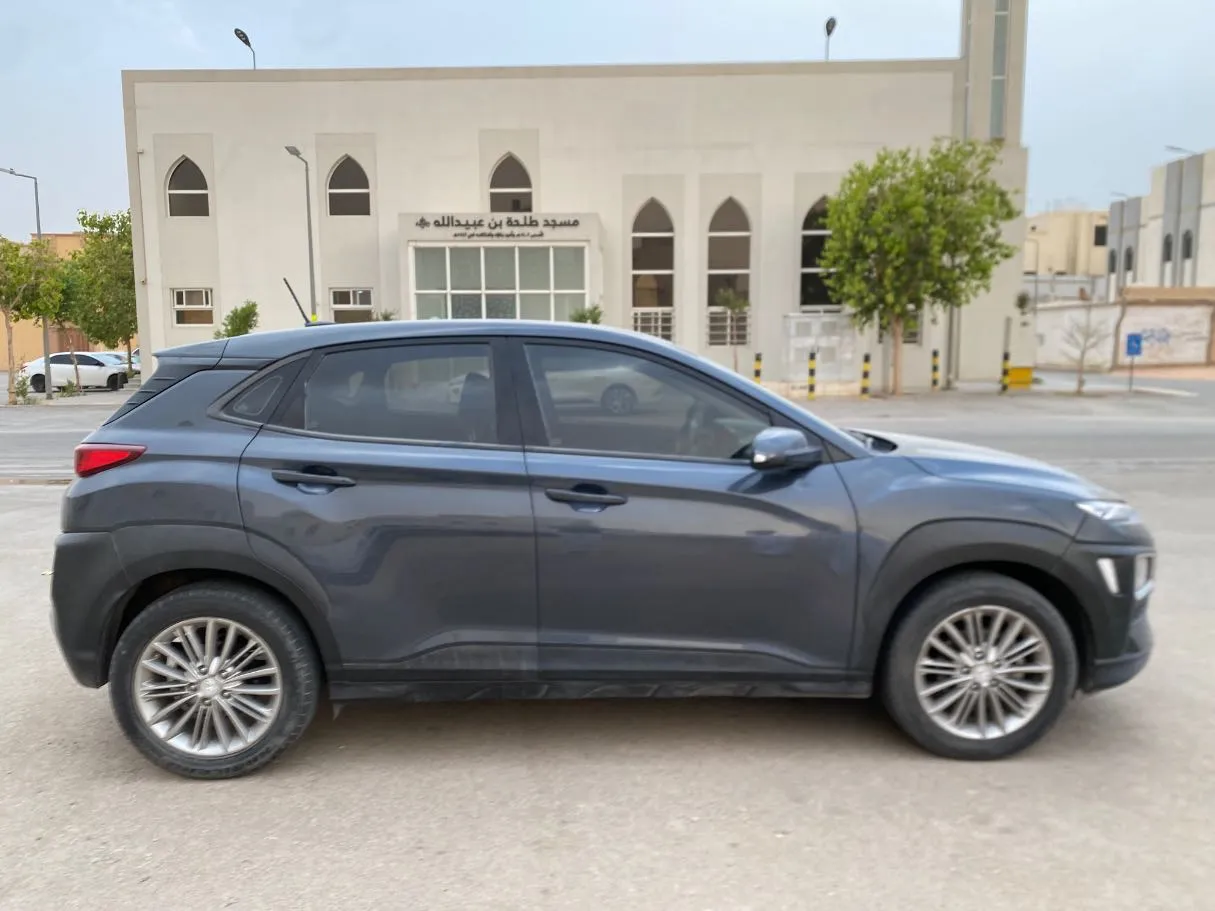 Car image 4