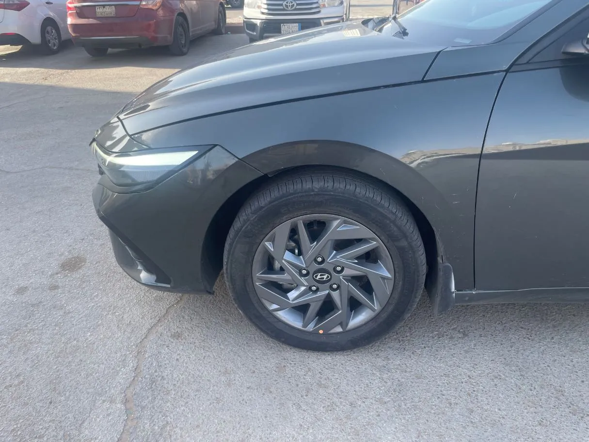Car image 9