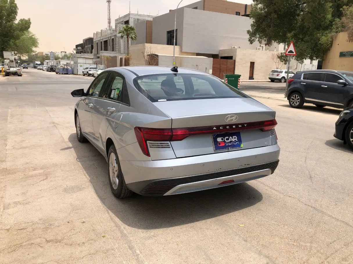 Car image 7