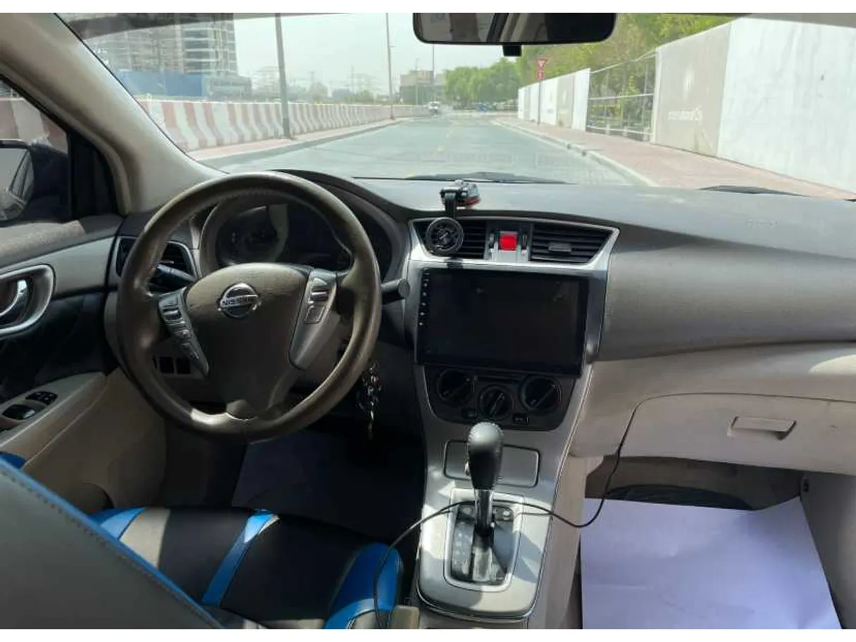 Car image 12