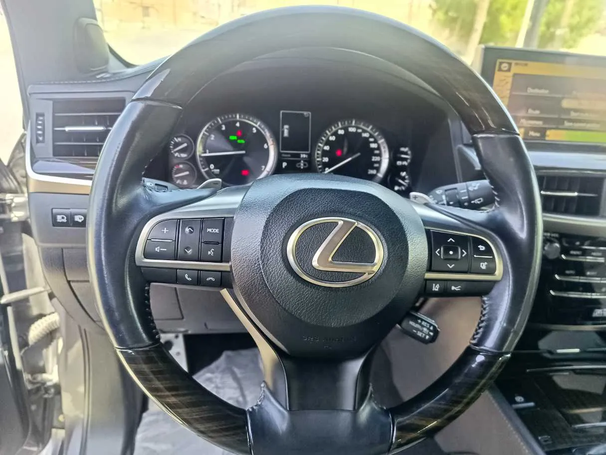 Car image 28