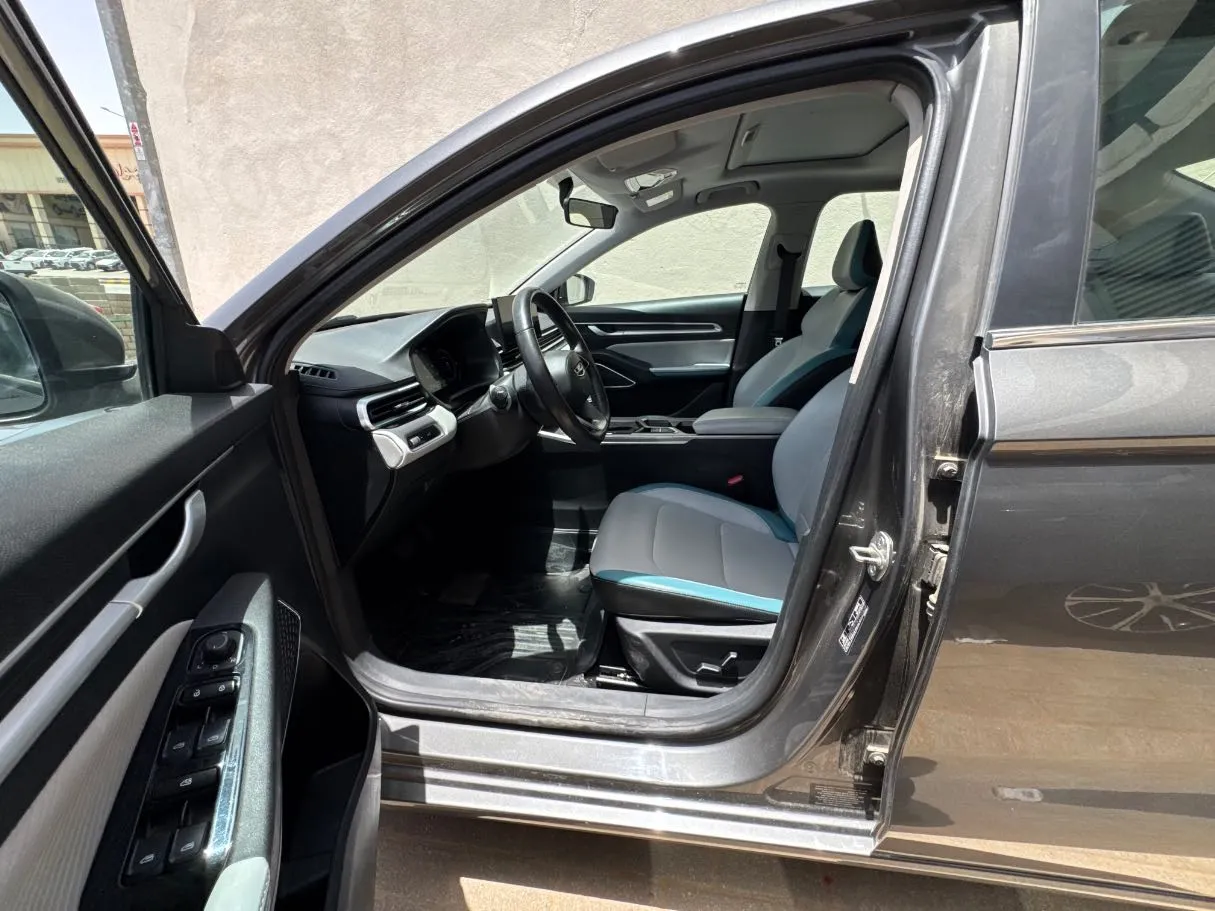 Car image 6