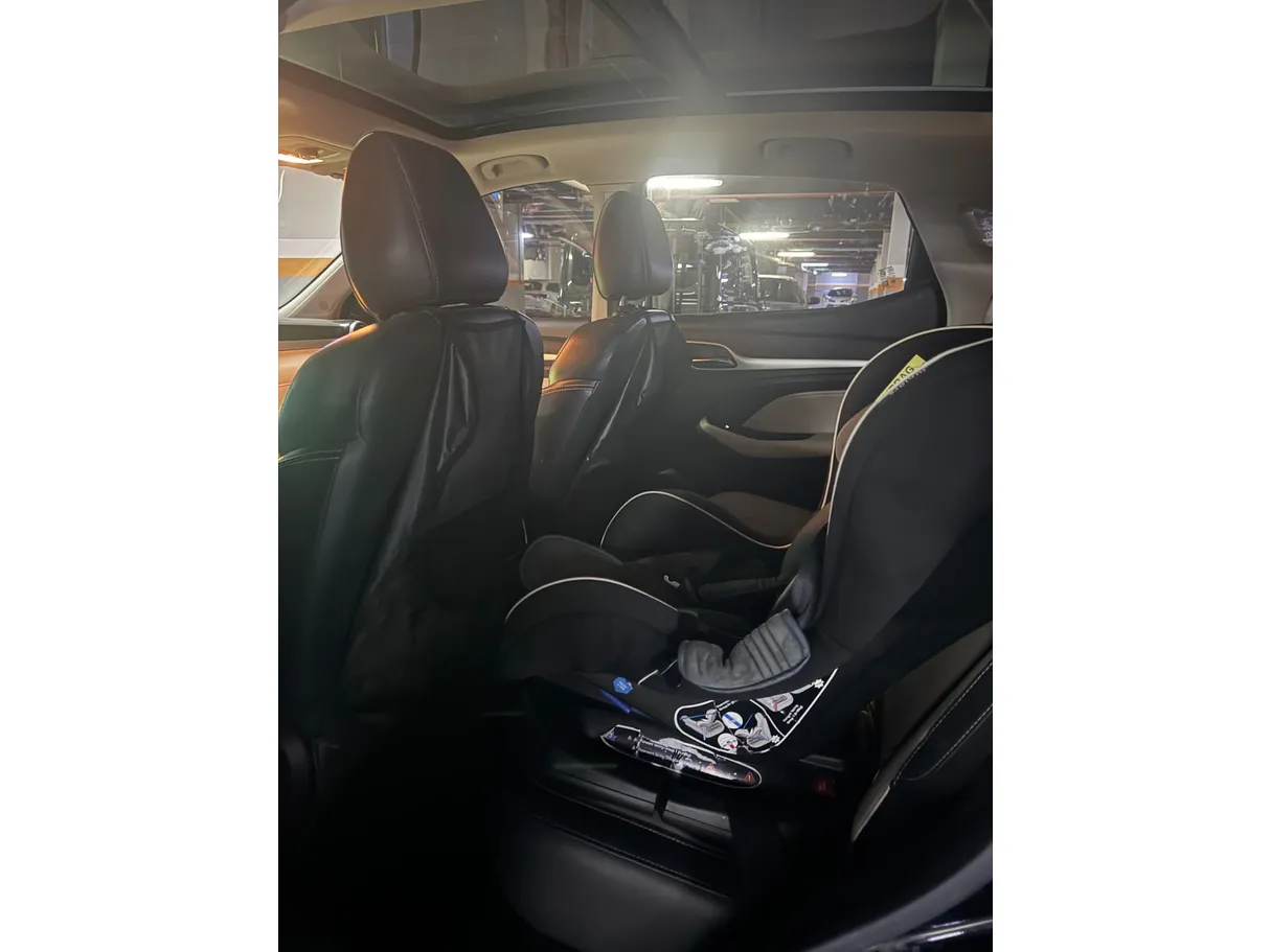 Car image 13