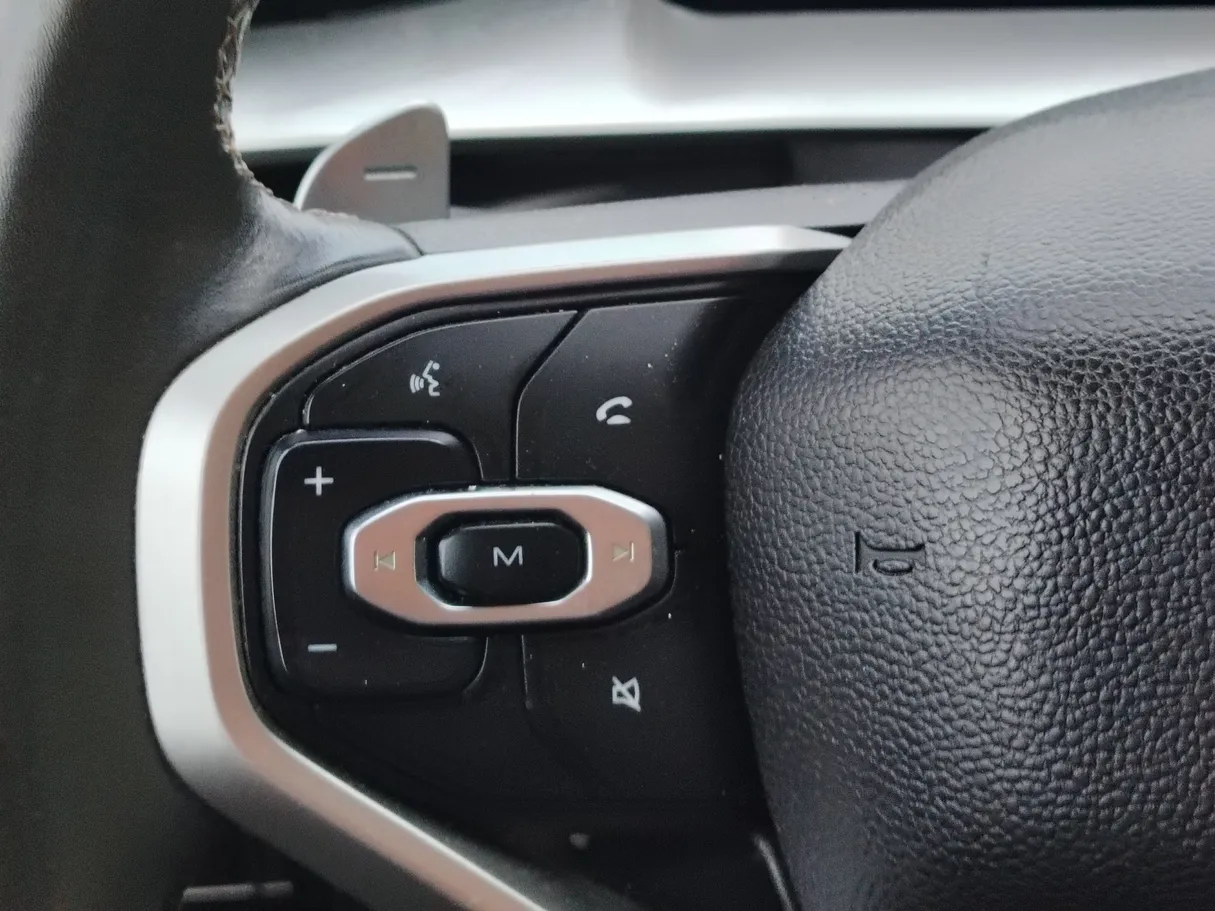 Car image 32