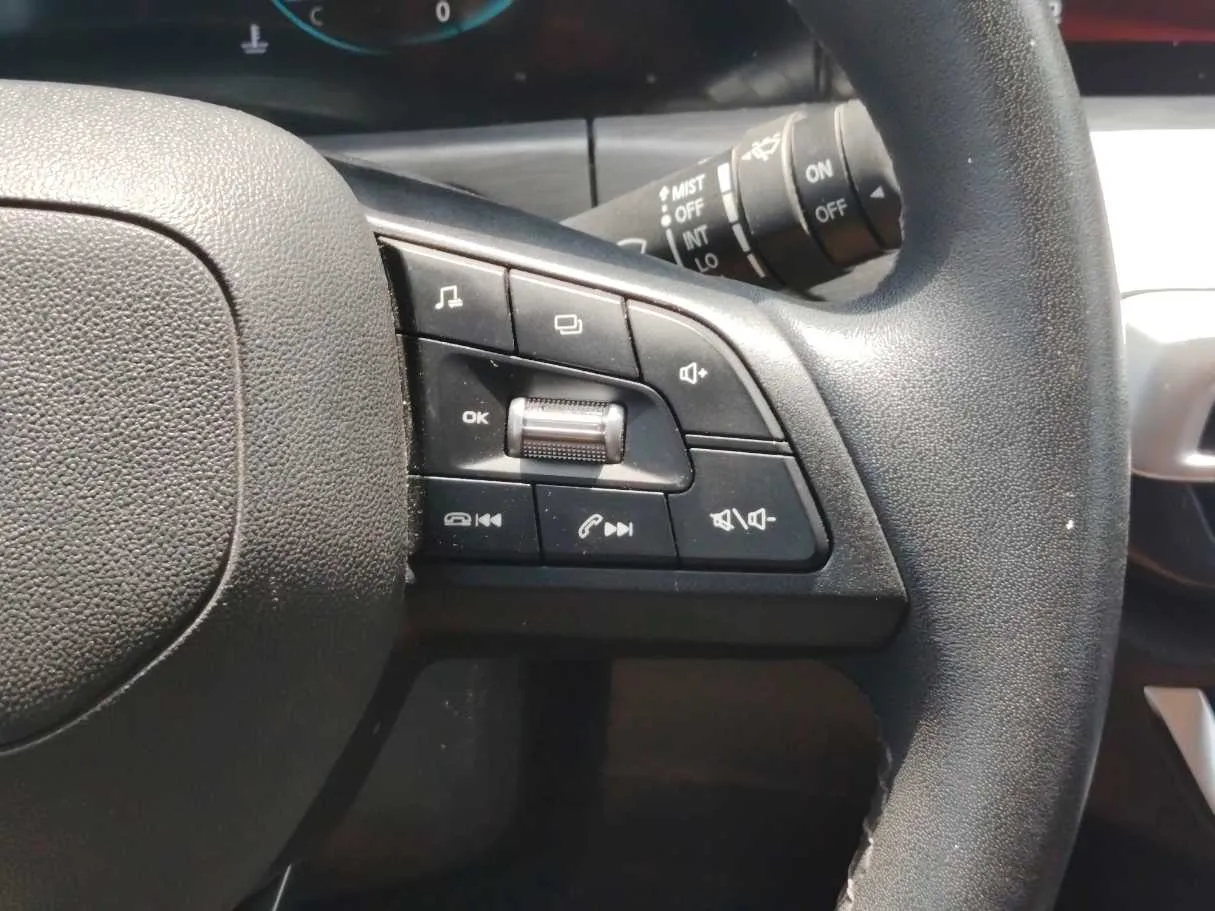 Car image 27