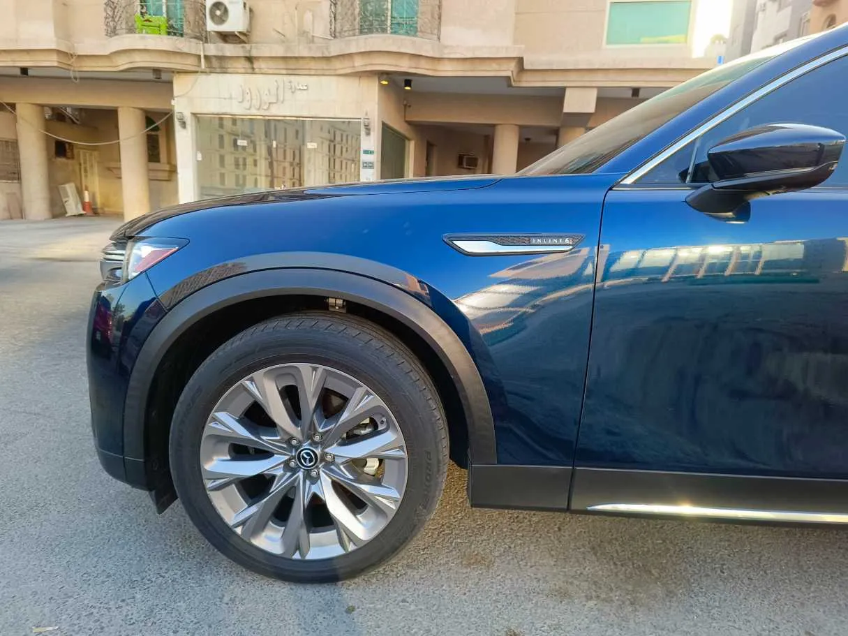 Car image 9