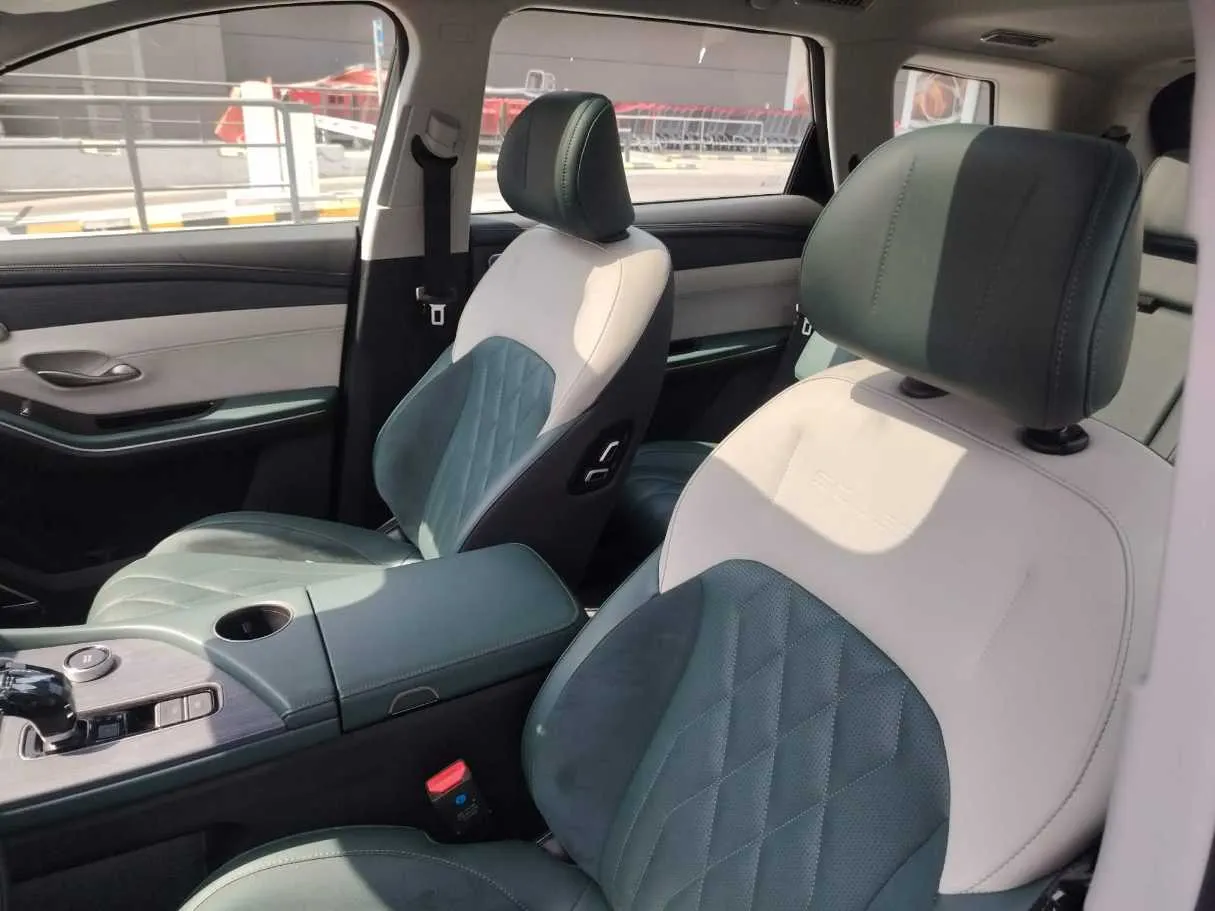 Car image 15