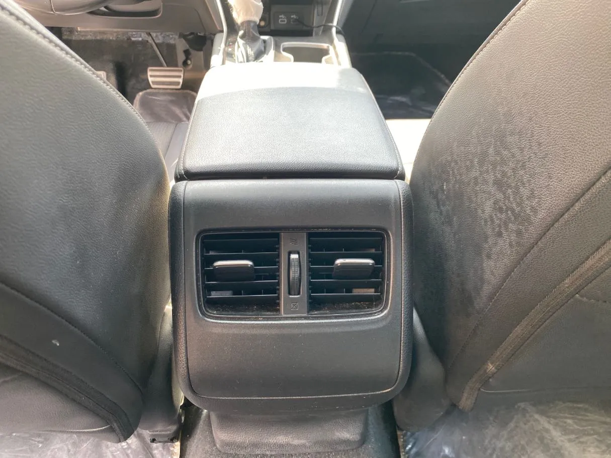 Car image 27