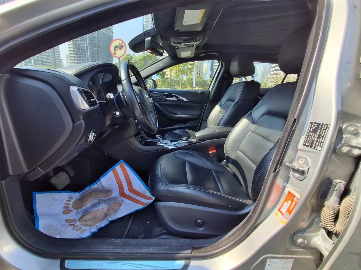 Car image 12