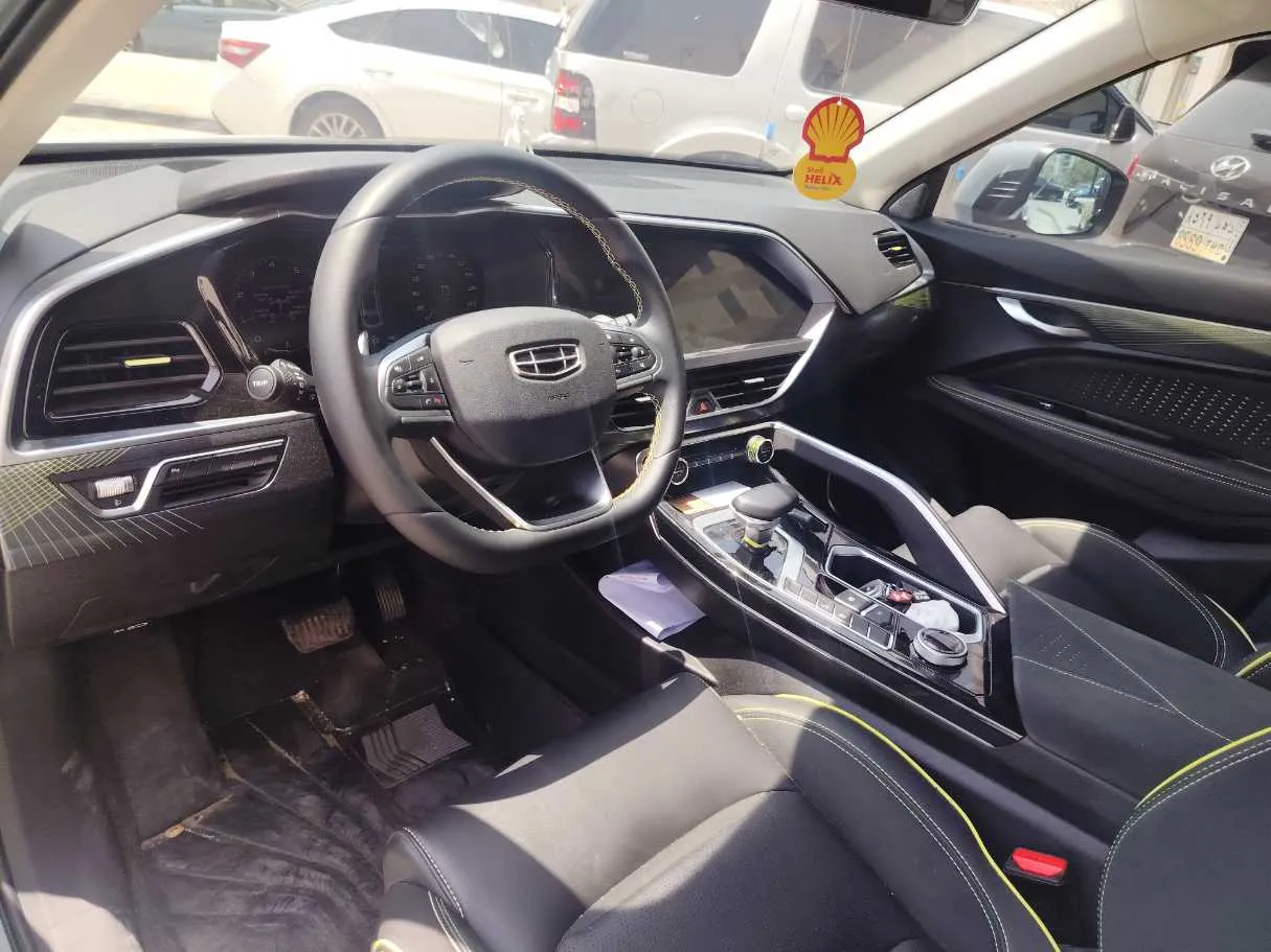 Car image 12