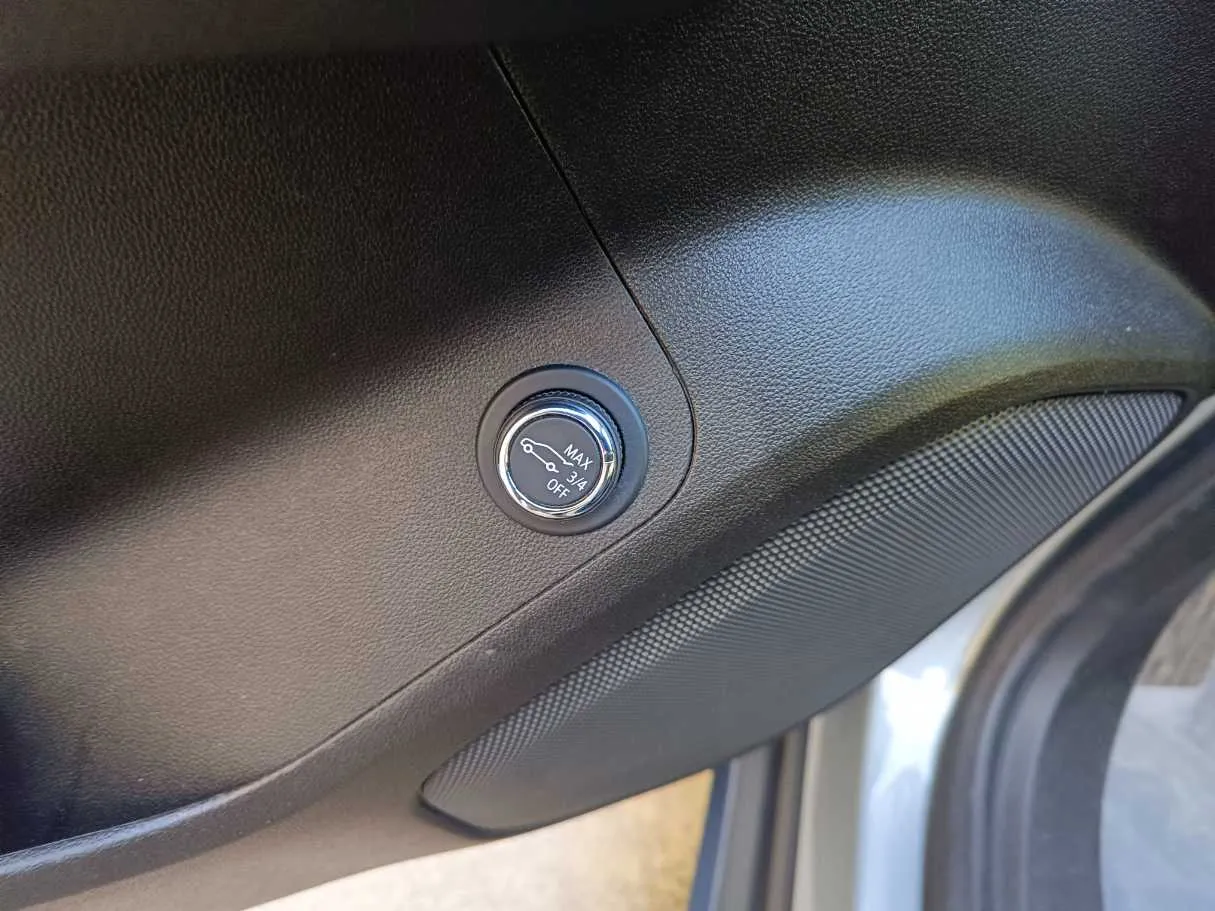 Car image 27