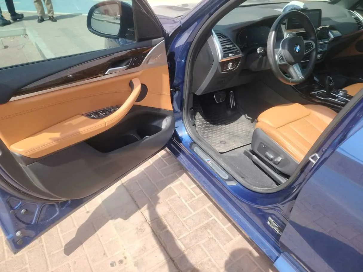 Car image 11