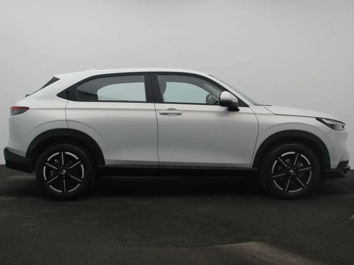 Car image 13