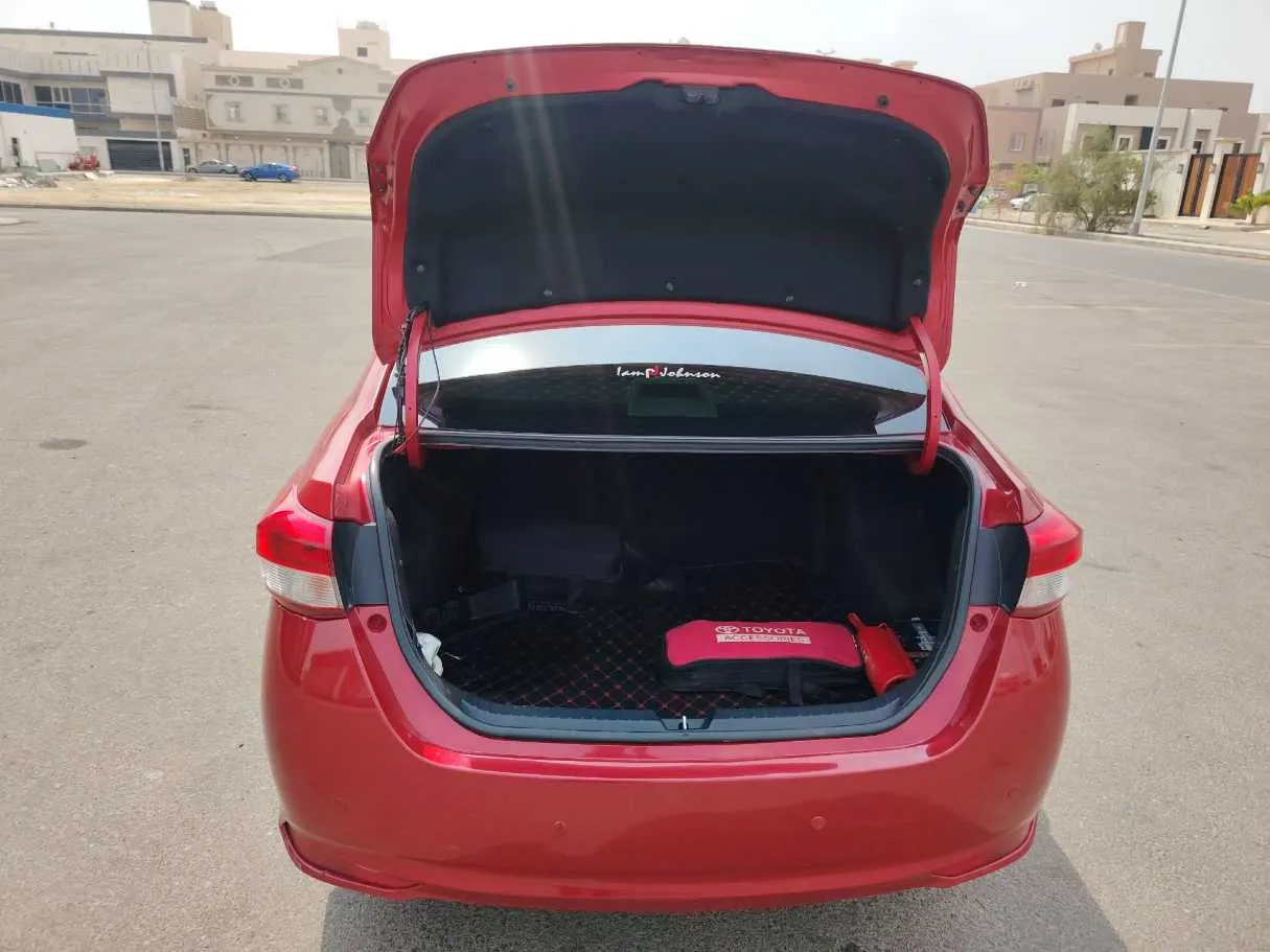 Car image 30