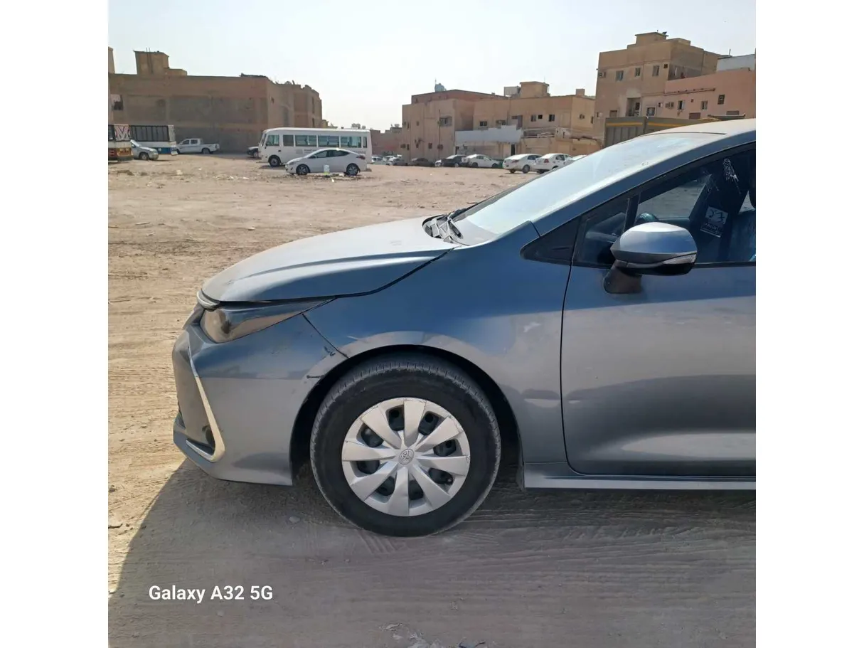 Car image 9
