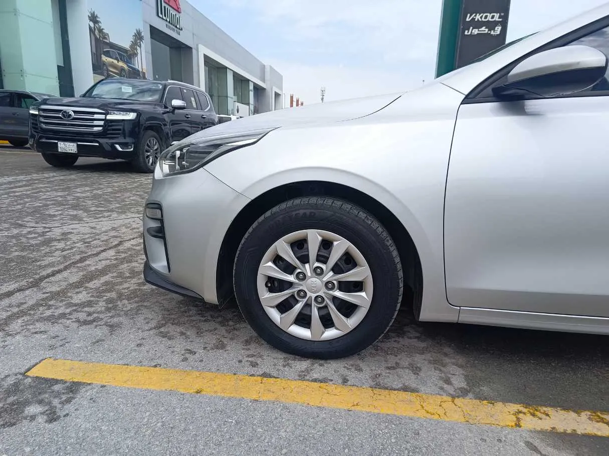 Car image 9
