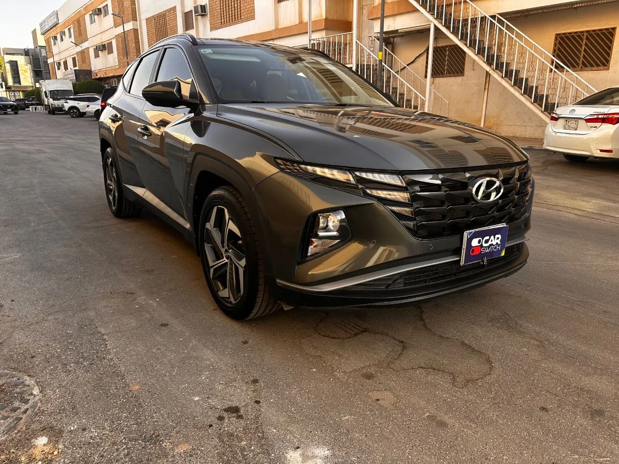 Car image 3