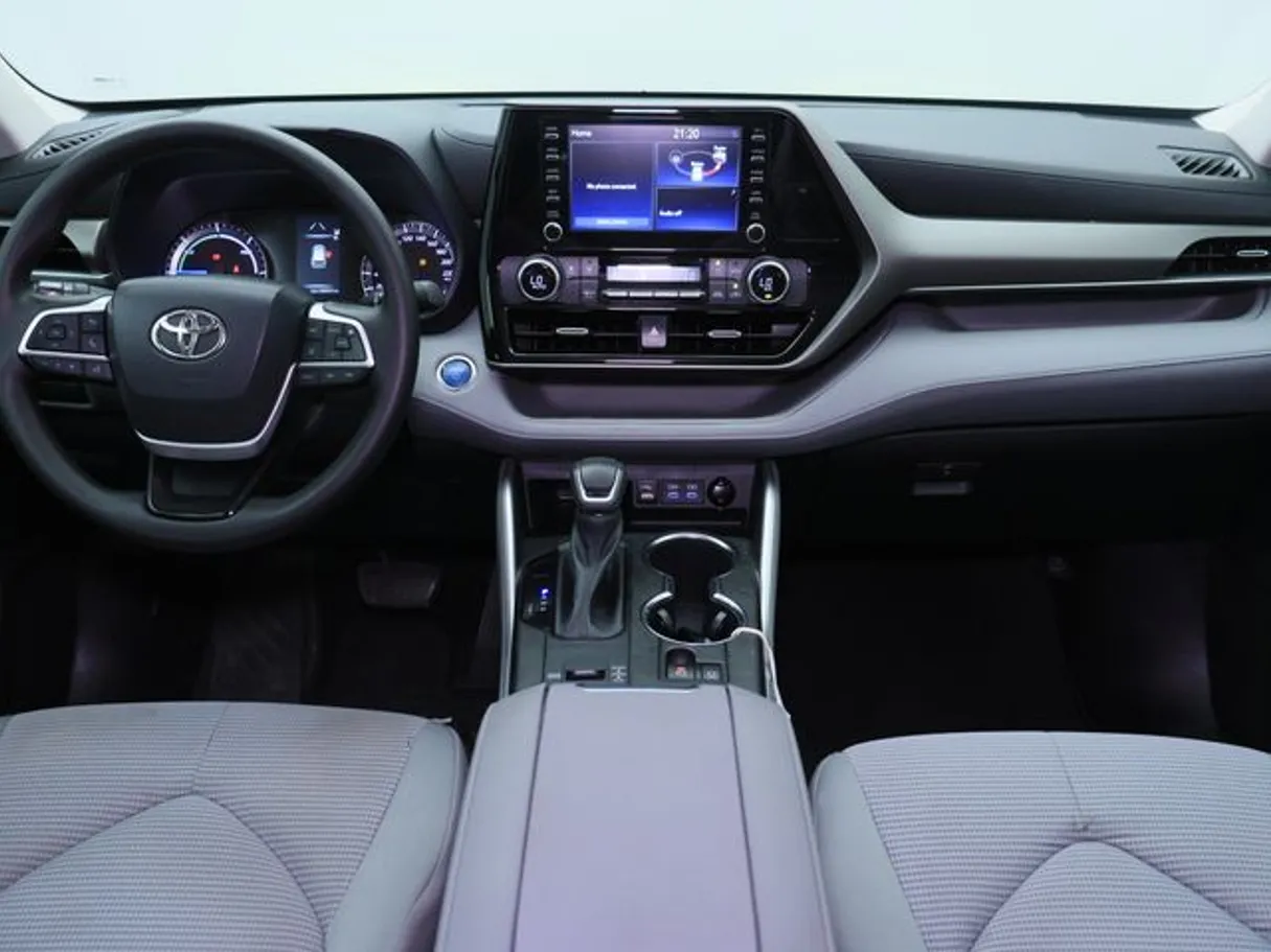 Car image 14
