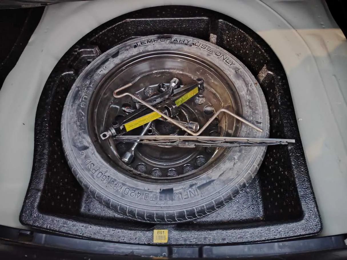 Car image 32