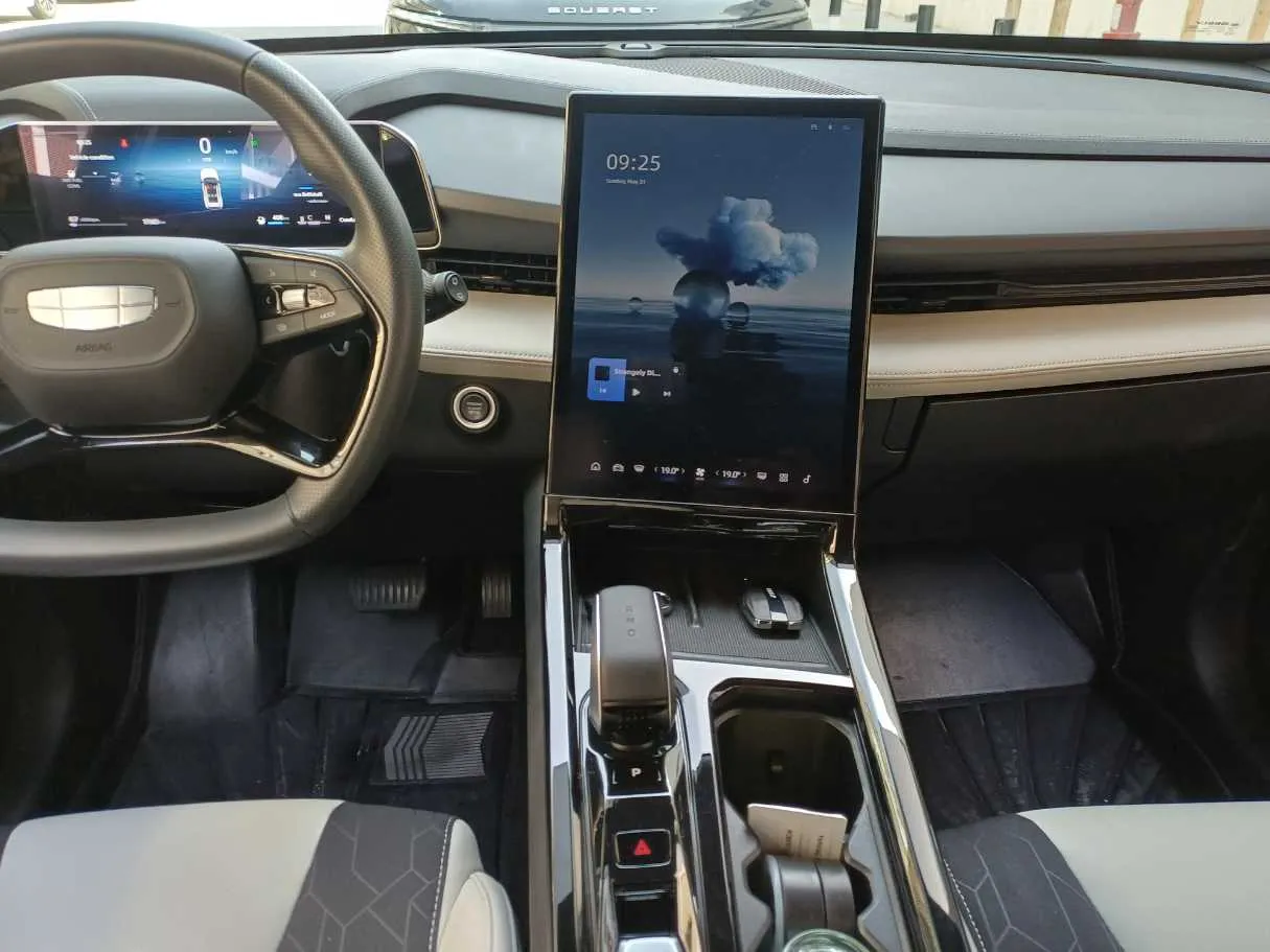 Car image 18