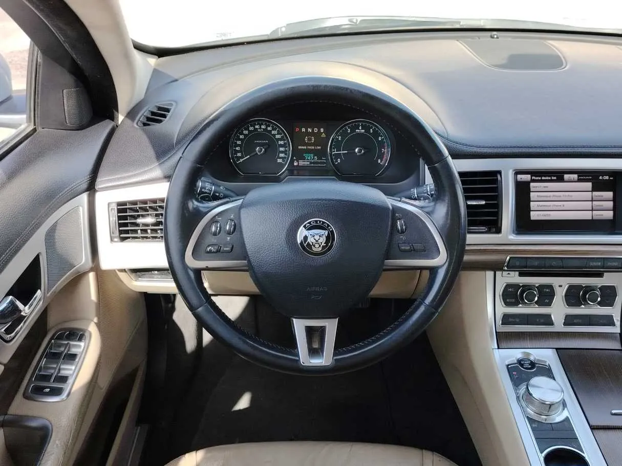 Car image 24