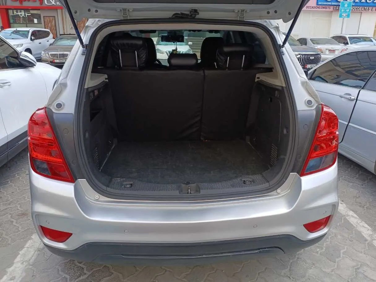 Car image 18