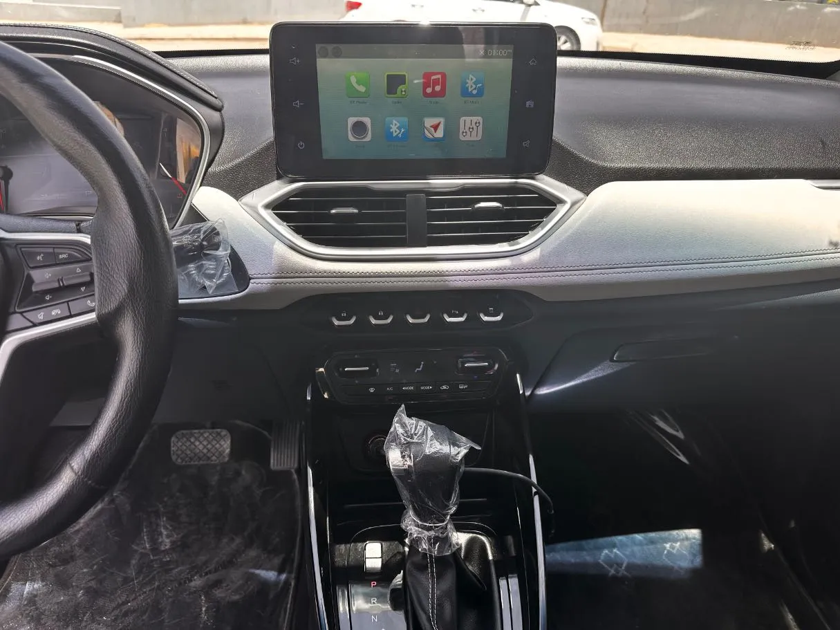 Car image 19