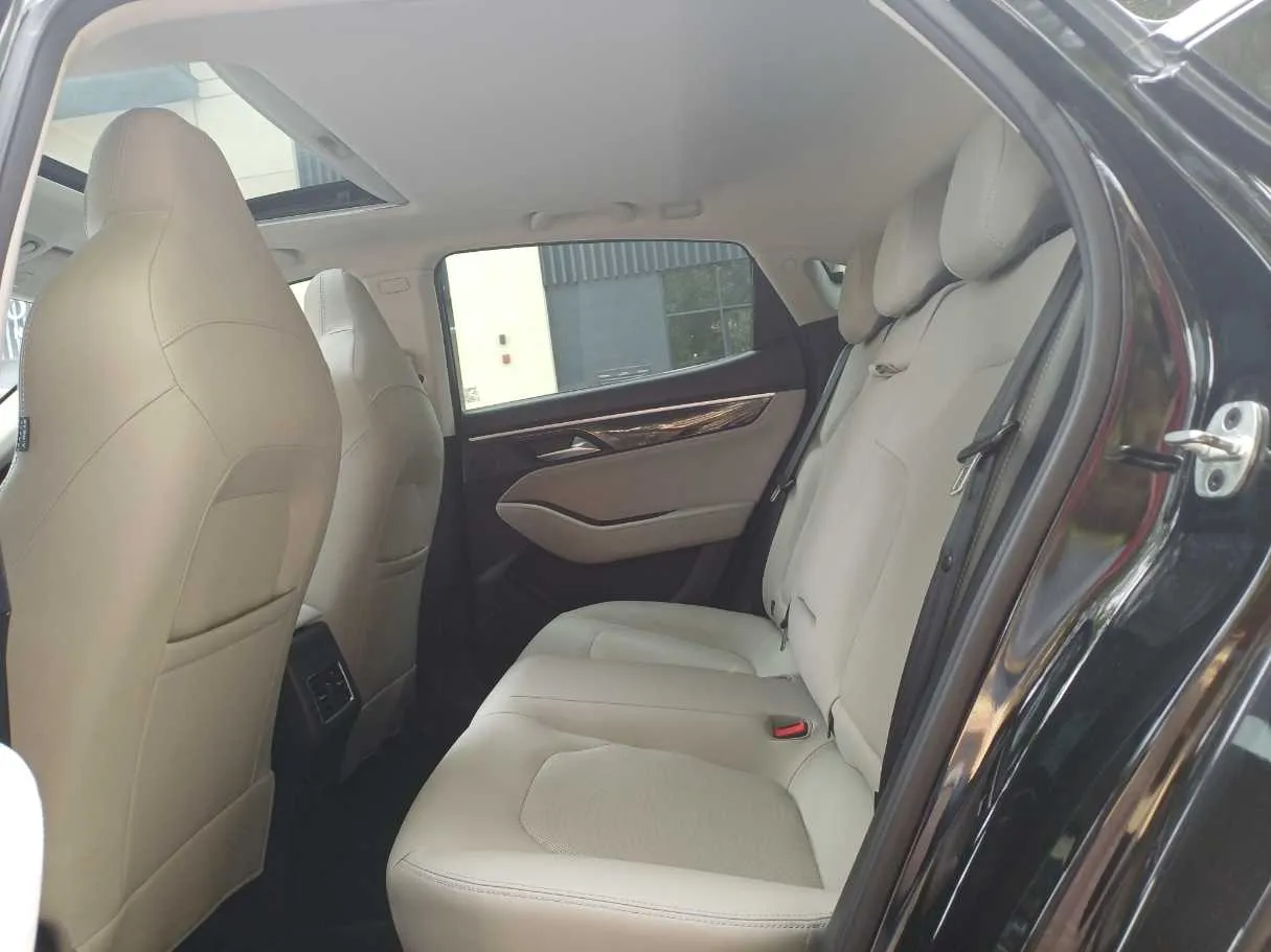 Car image 13