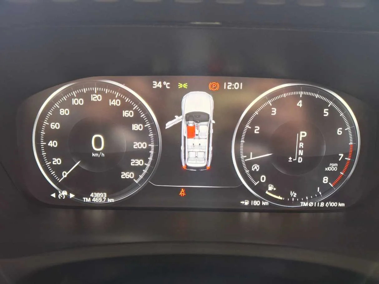 Car image 9