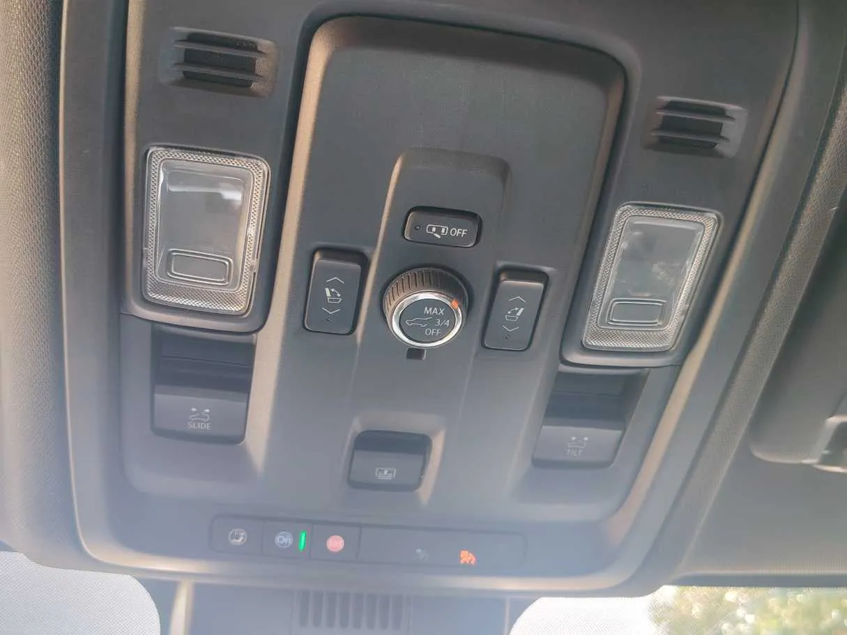 Car image 29