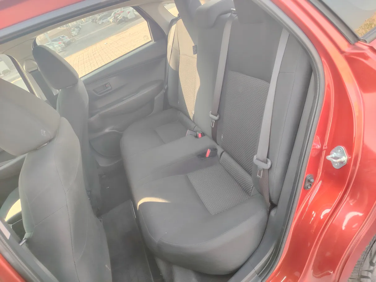 Car image 14