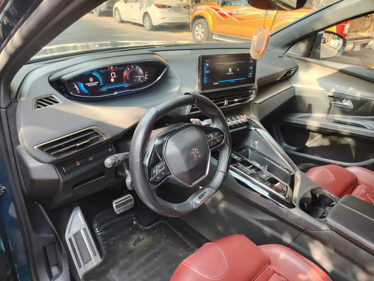 Car image 14