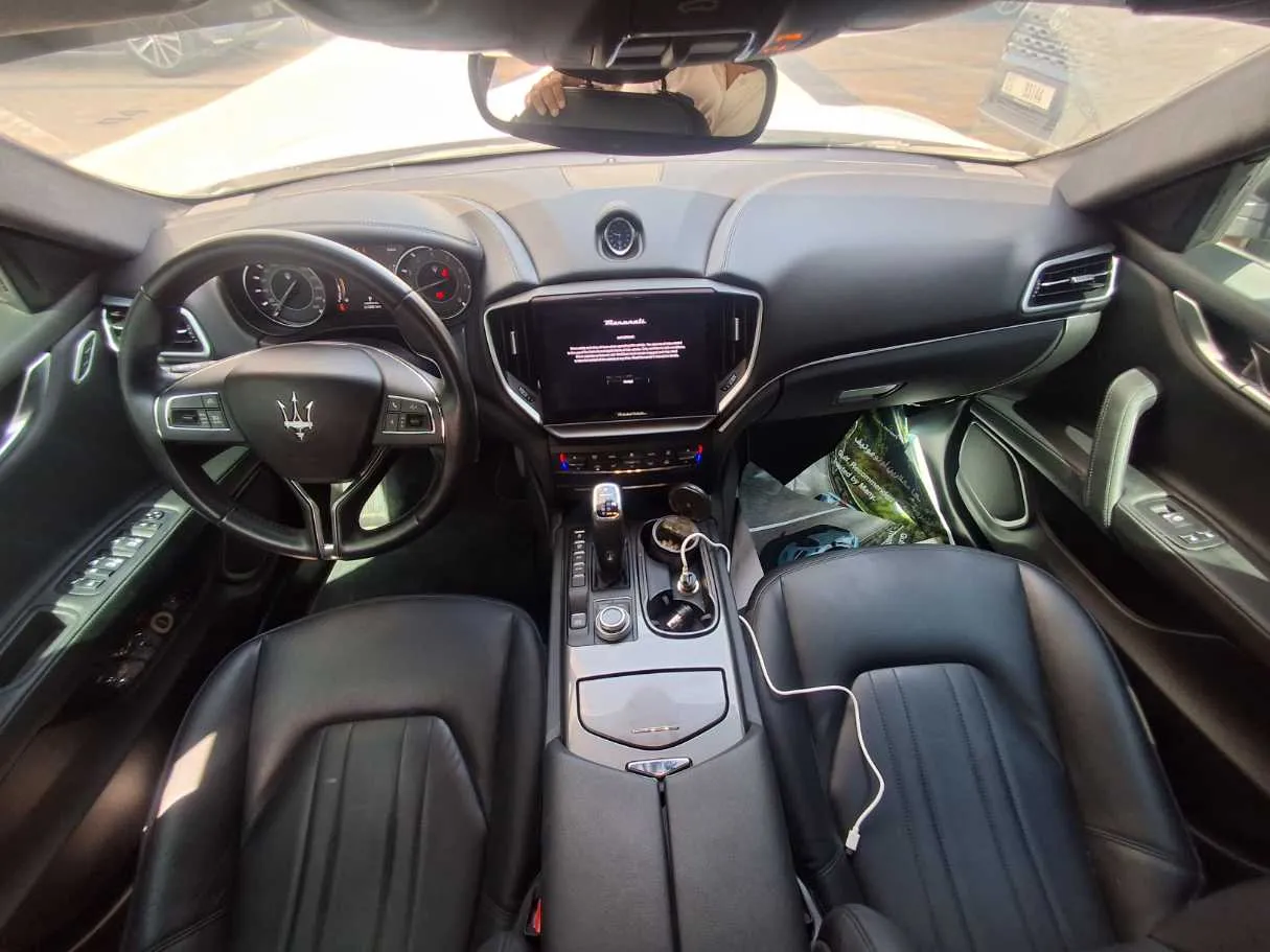 Car image 14