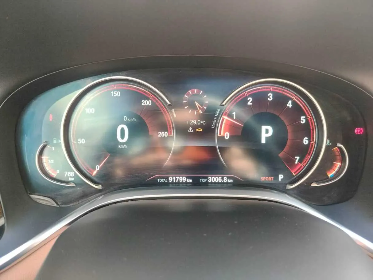 Car image 25