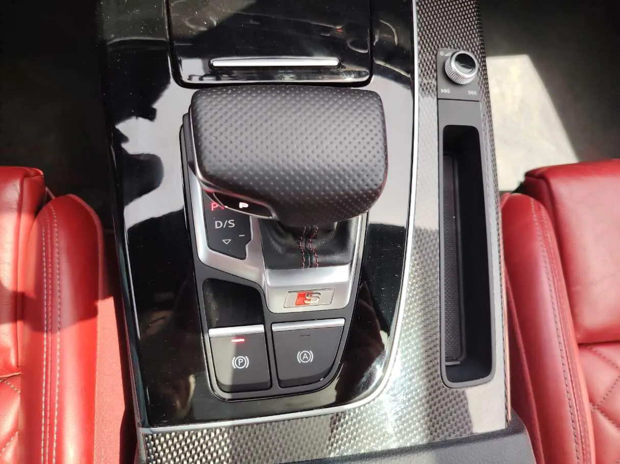 Car image 19